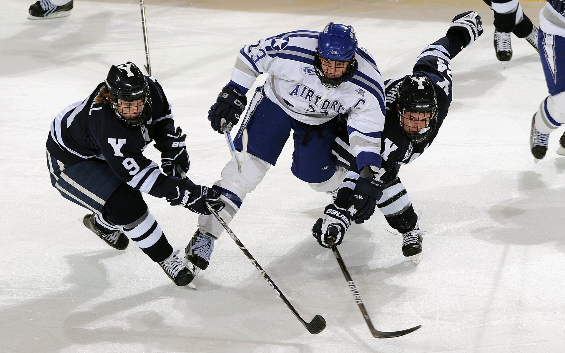 伊朗男足在巴黎奥运会上展现出强大的进攻火力，伊朗男足球星